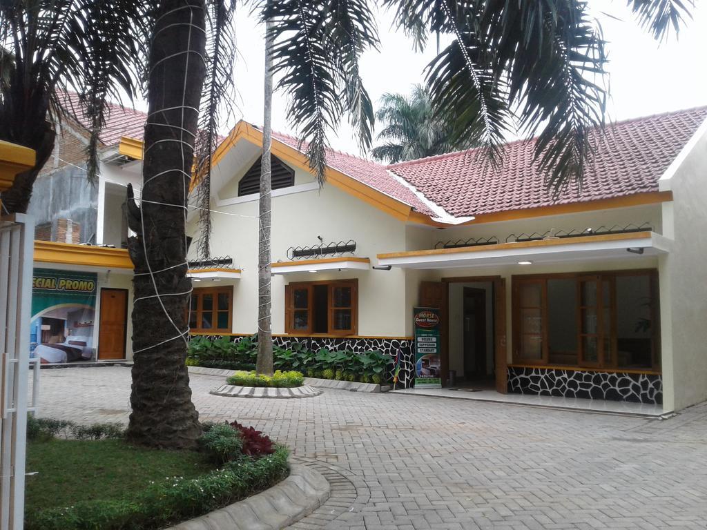 Morse Guest House Malang Exterior photo